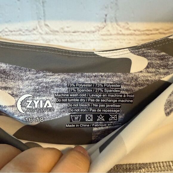 ZYIA Gray and White Camouflage Leggings - Picture 7 of 7